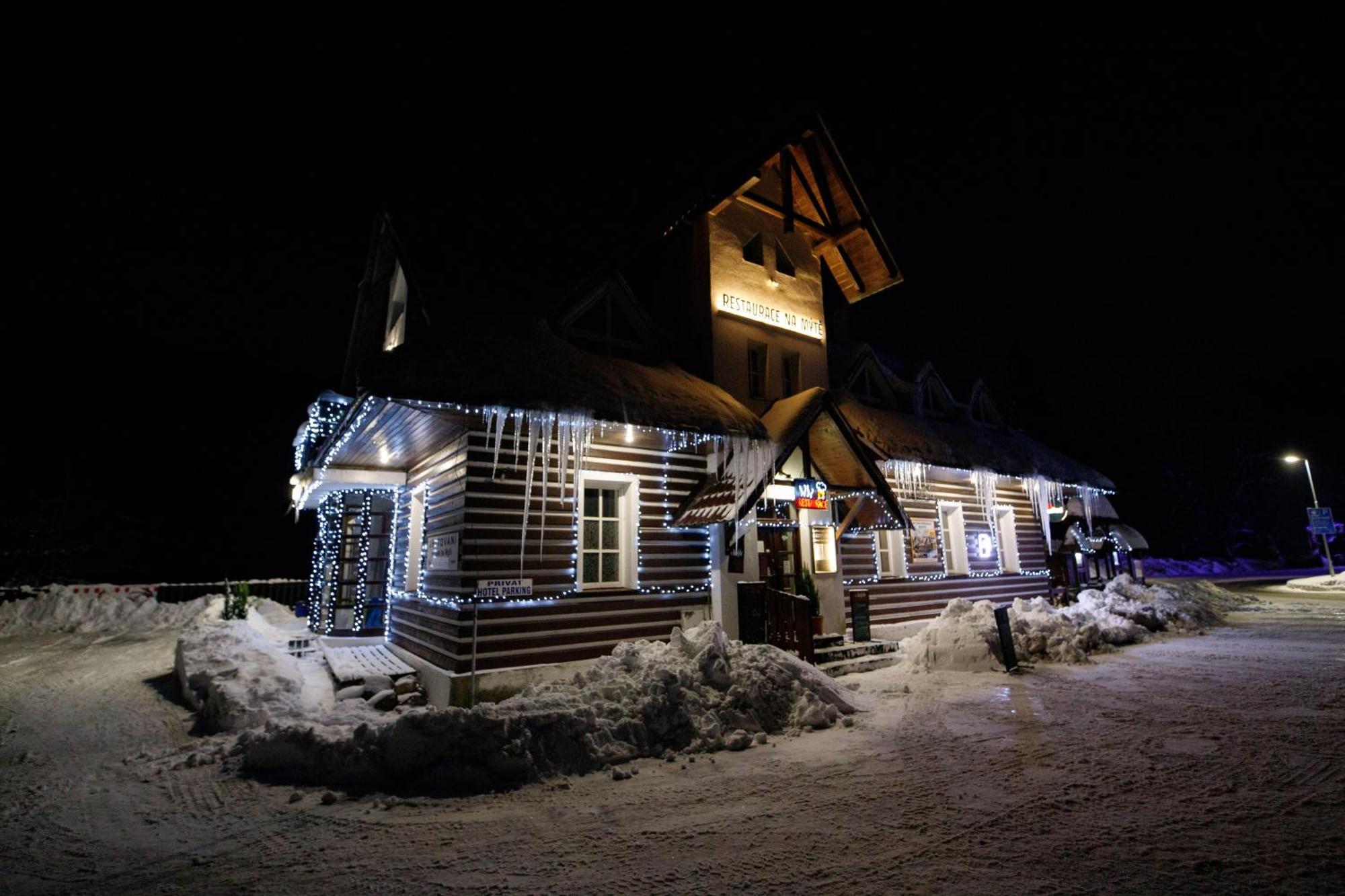 Hotel Hotylek Na Myte Harrachov Exterior foto